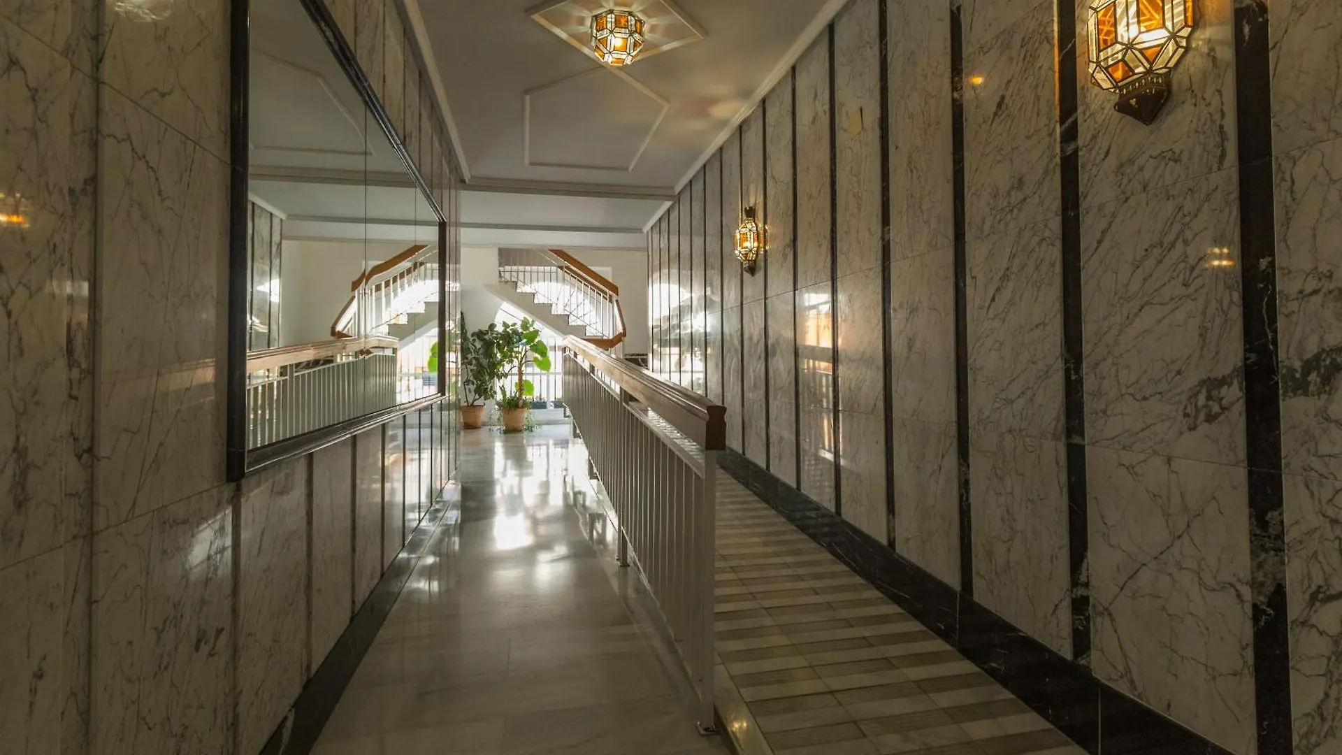 Gracia Suites - Centro Y Confort Con Parking Gratis Granada 0*,  Spain